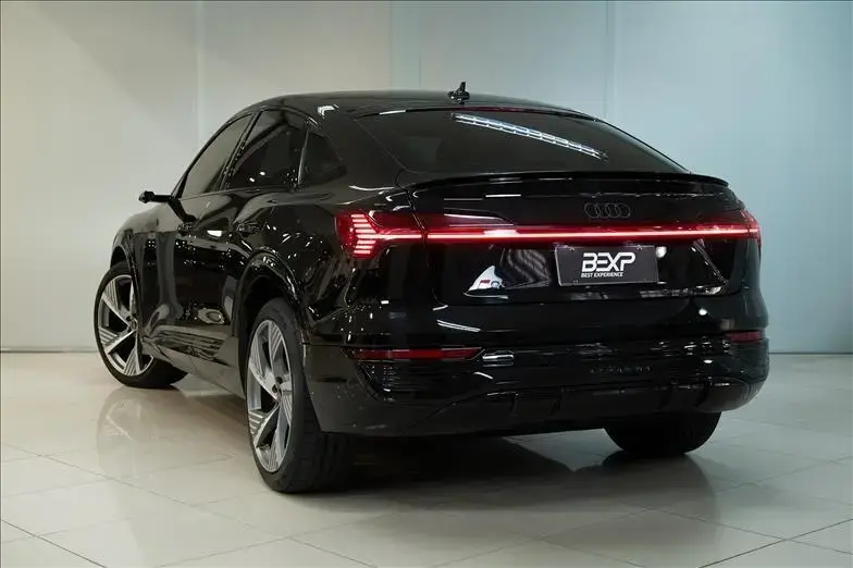 galeria Q8 E-TRON