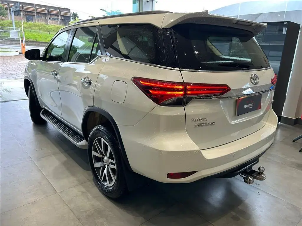 galeria HILUX SW4