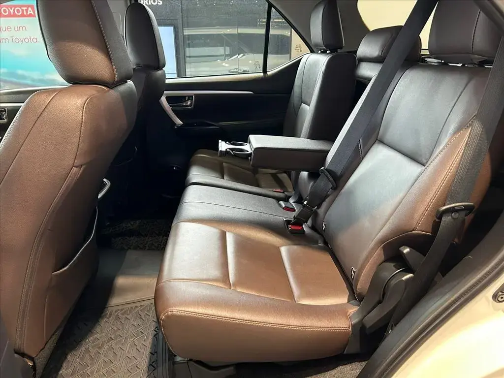galeria HILUX SW4