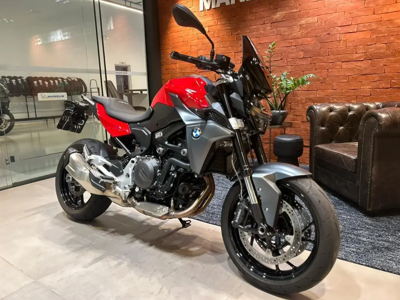 galeria F 900 R