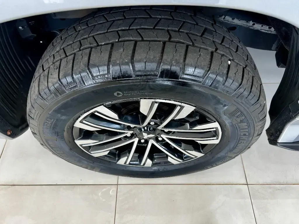 galeria PAJERO SPORT