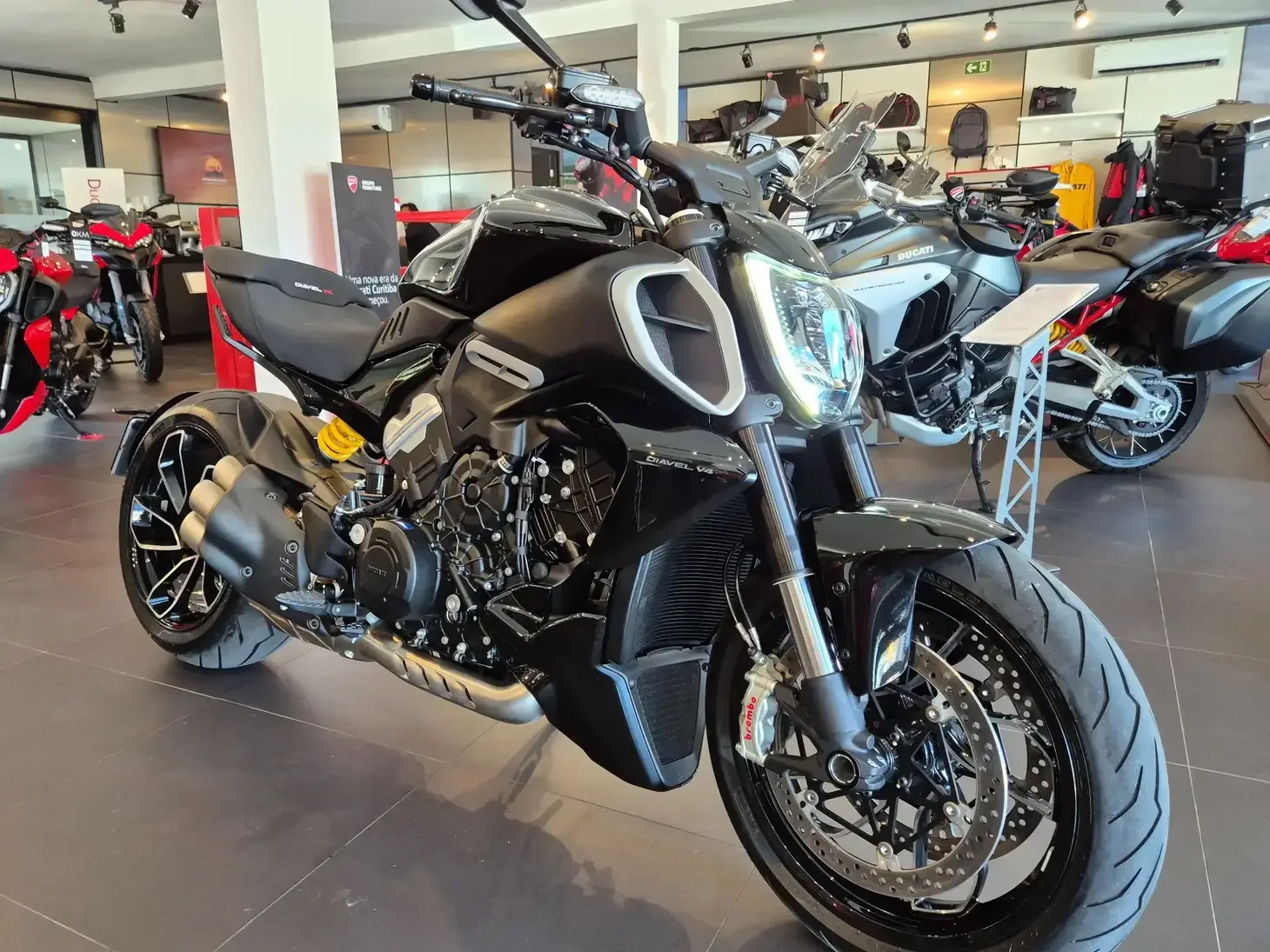 galeria DUCATI DIAVEL V4
