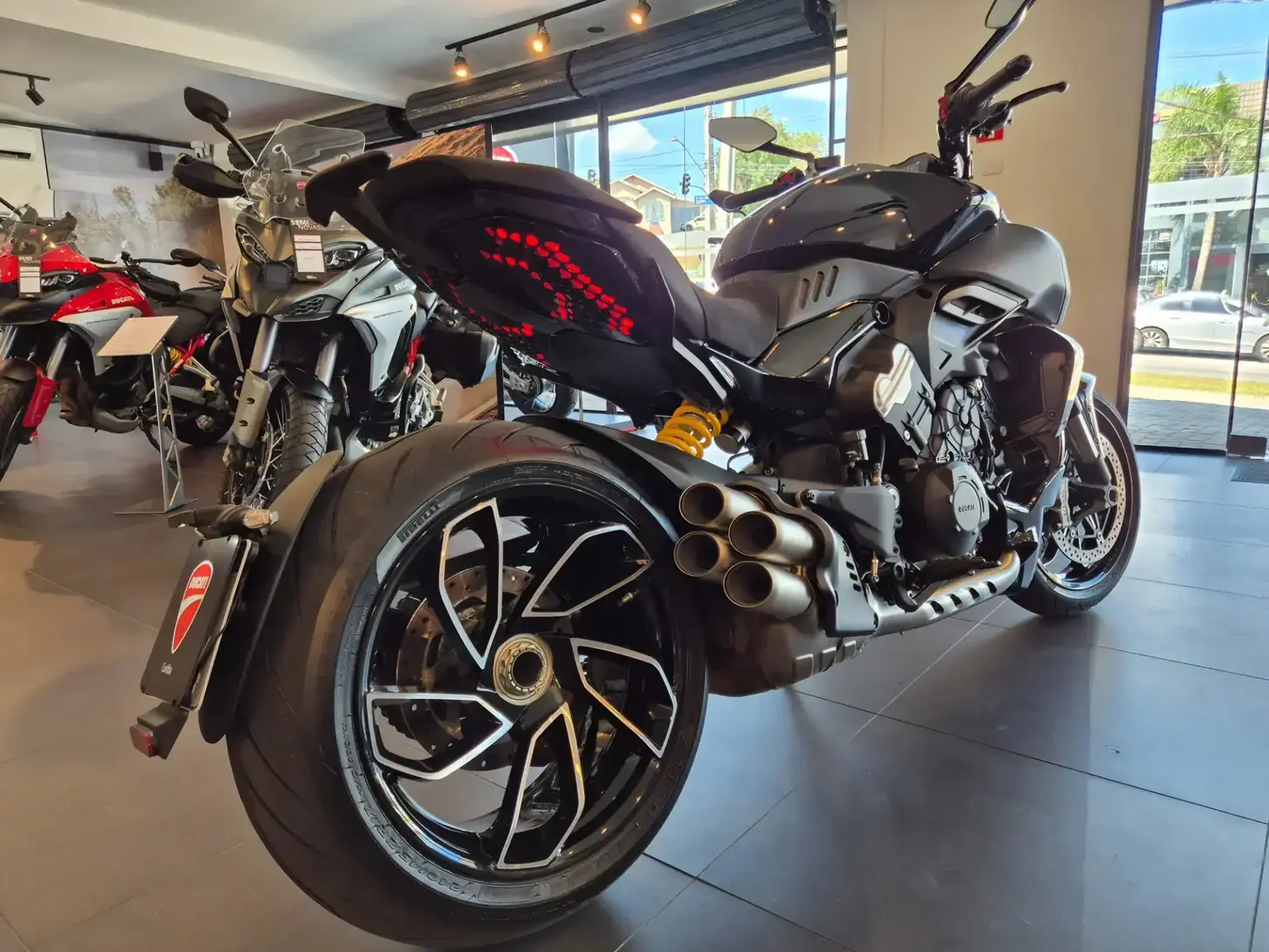 galeria DUCATI DIAVEL V4