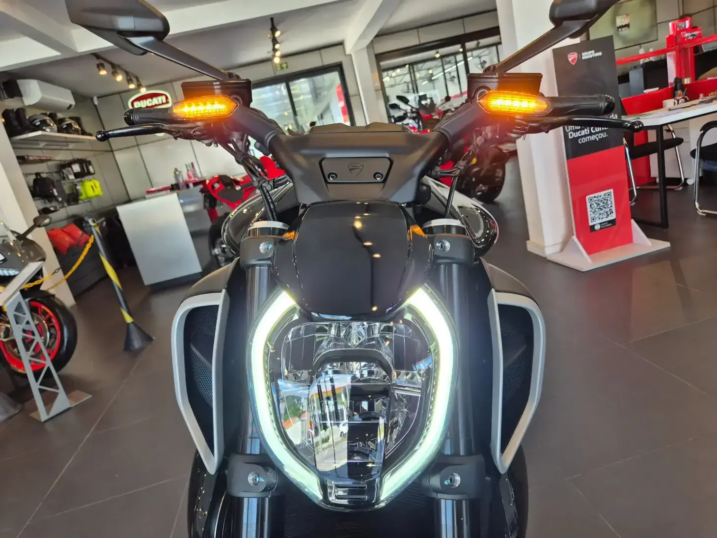 galeria DUCATI DIAVEL V4