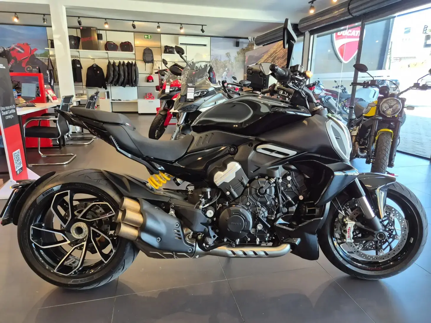 galeria DUCATI DIAVEL V4