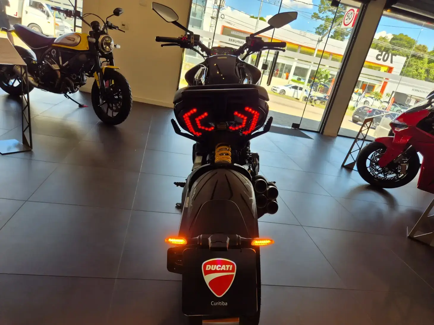 galeria DUCATI DIAVEL V4