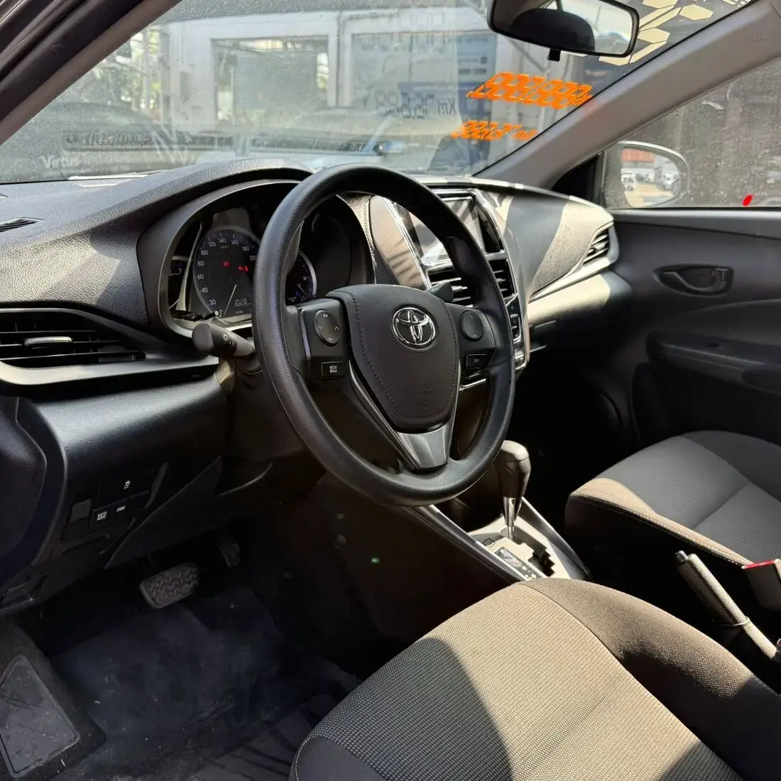 galeria Yaris Sedan