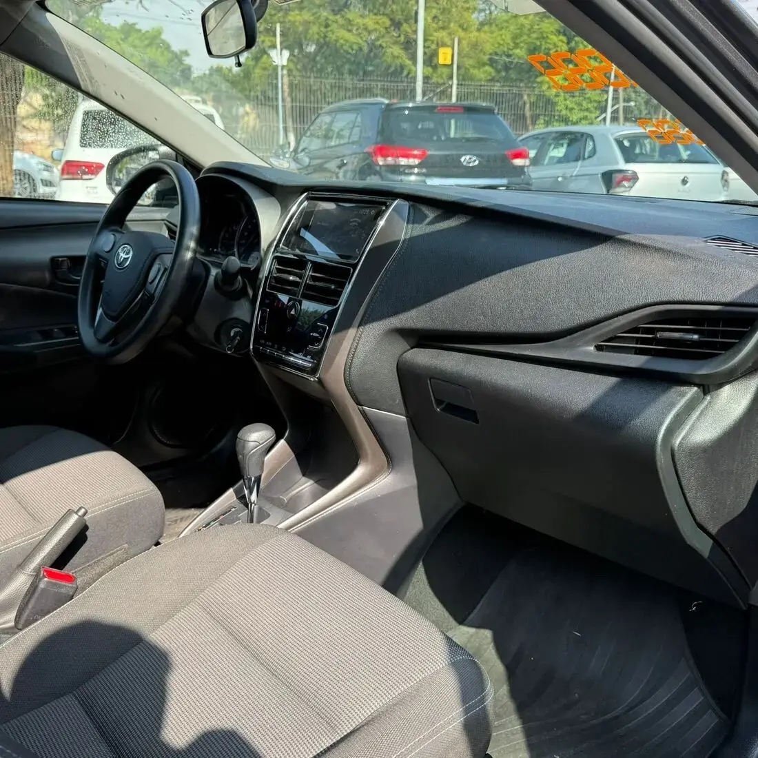 galeria Yaris Sedan