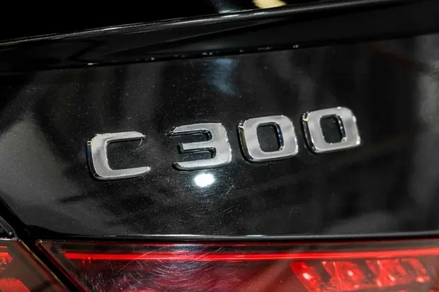 Mercedes Benz C 300 2.0 EQ BOOST HÍBRIDO AMG LINE 9G-TRONIC