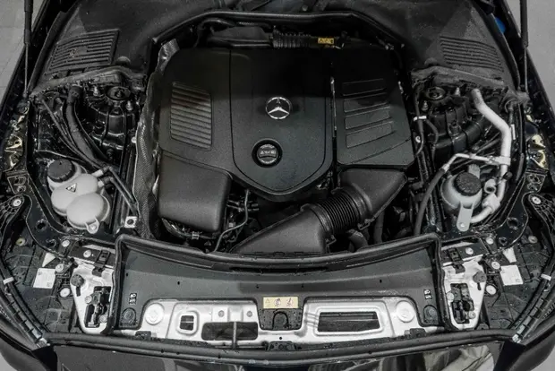 Mercedes Benz C 300 2.0 EQ BOOST HÍBRIDO AMG LINE 9G-TRONIC