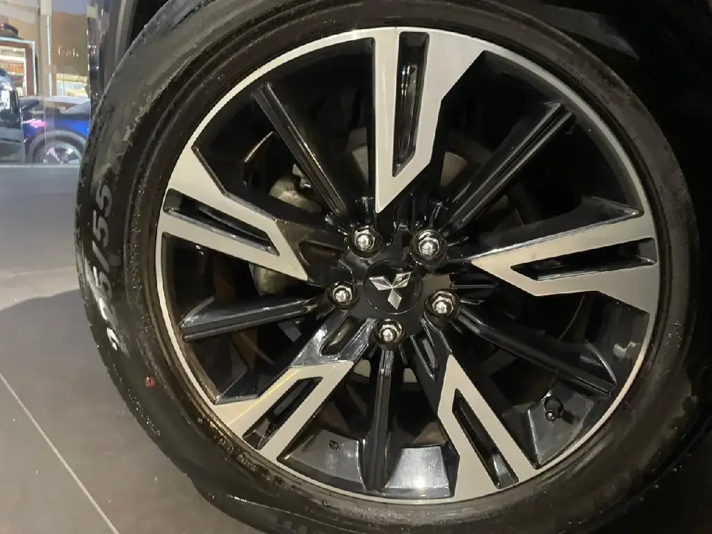 galeria ECLIPSE CROSS