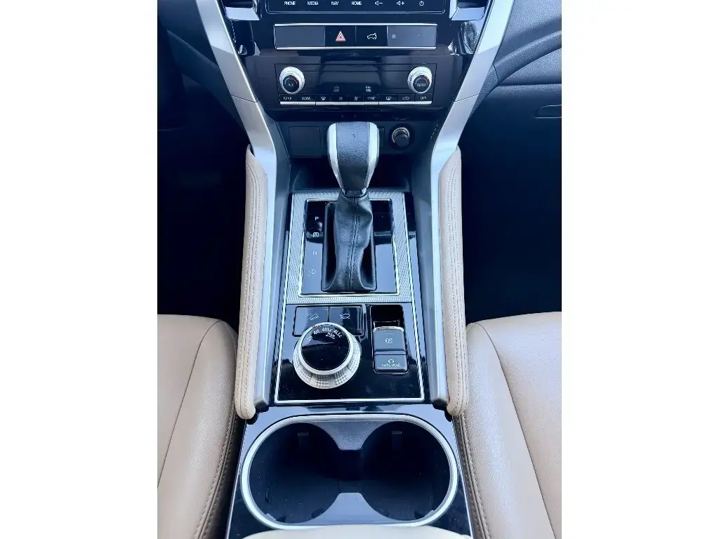 galeria PAJERO SPORT