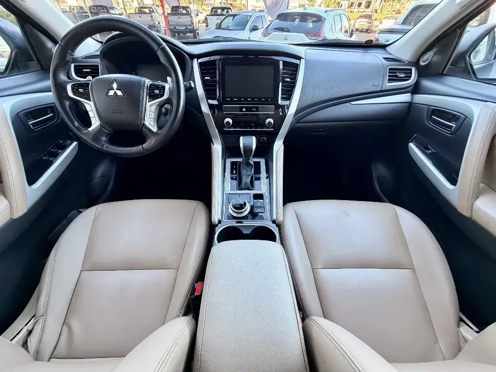galeria PAJERO SPORT