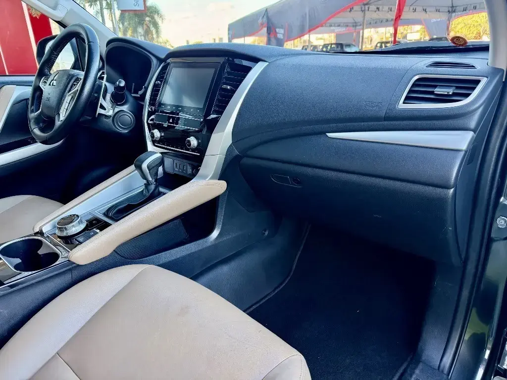 galeria PAJERO SPORT