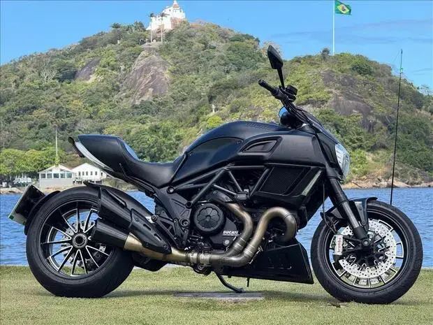 Ducati DIAVEL DARK