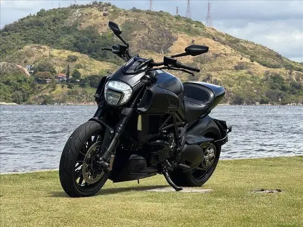Ducati DIAVEL DARK