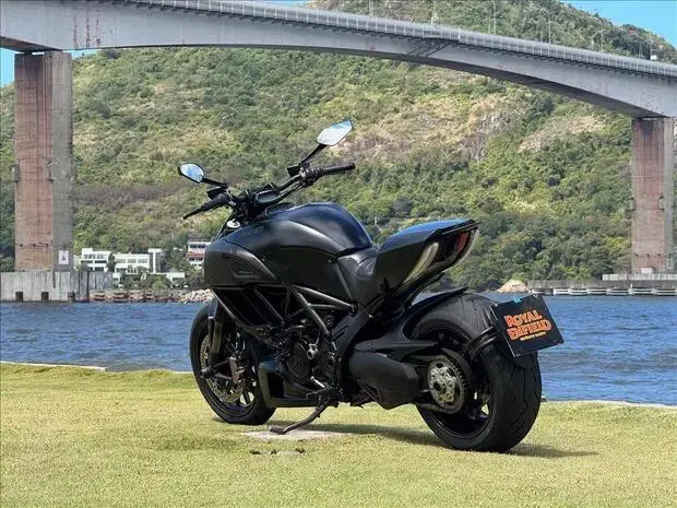 Ducati DIAVEL DARK