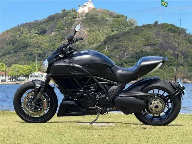 Ducati DIAVEL DARK