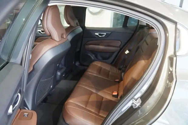 Volvo S60 2.0 T4 MOMENTUM GASOLINA 4P AUTOMÁTICO