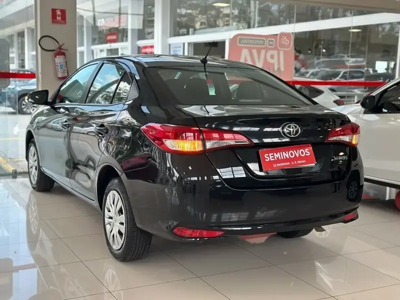 galeria Yaris Sedan