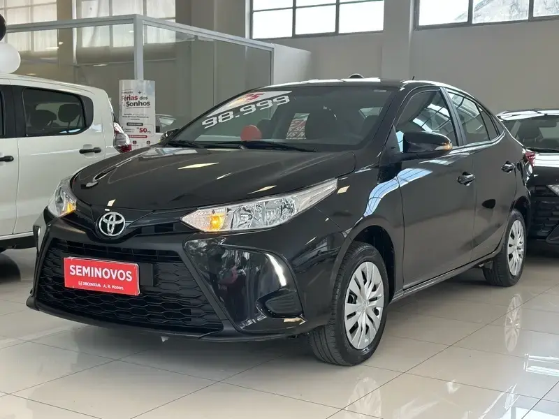 galeria Yaris Sedan