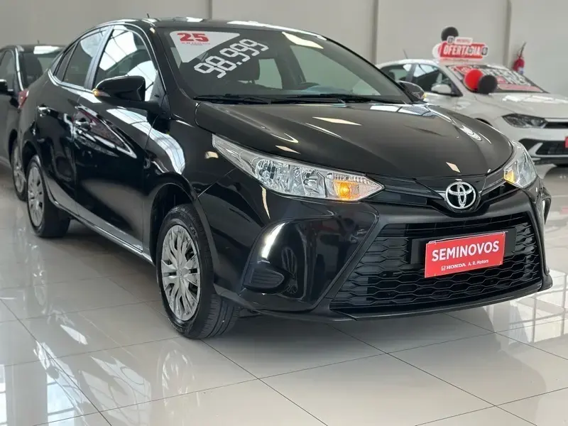 galeria Yaris Sedan