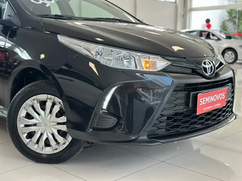 galeria Yaris Sedan