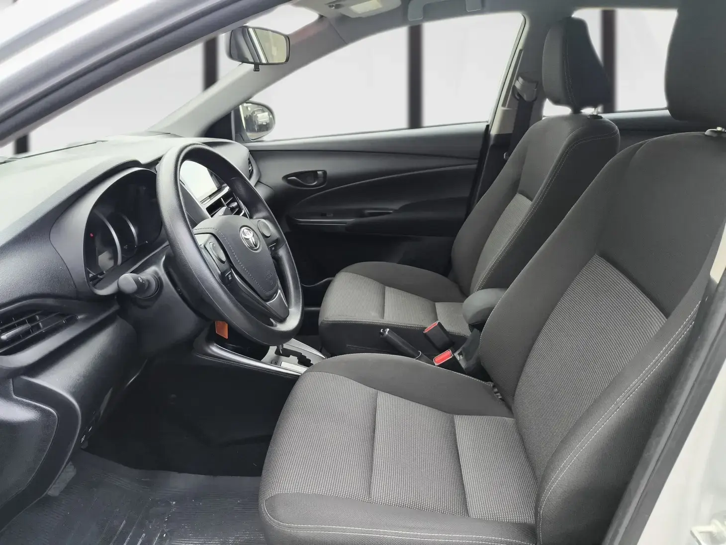 galeria Yaris Sedan