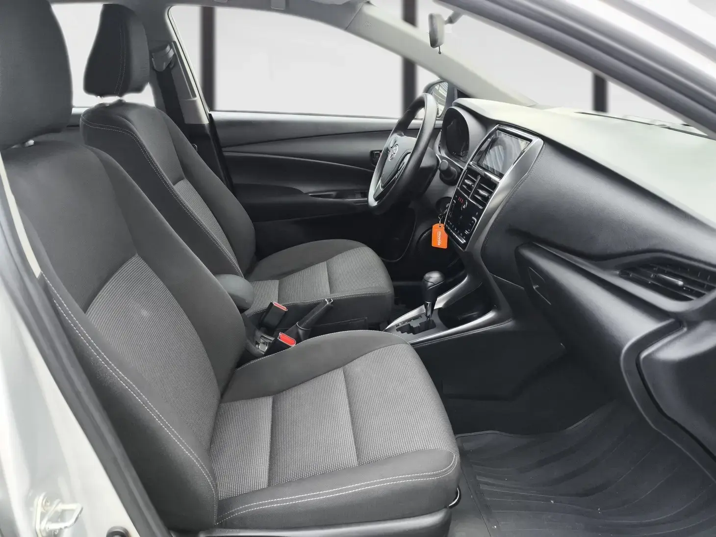galeria Yaris Sedan