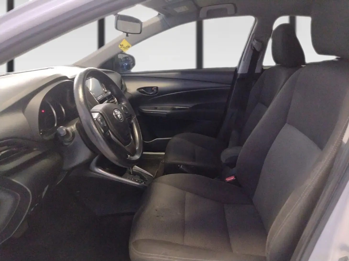 galeria Yaris Sedan