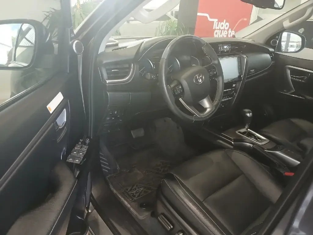 galeria HILUX SW4