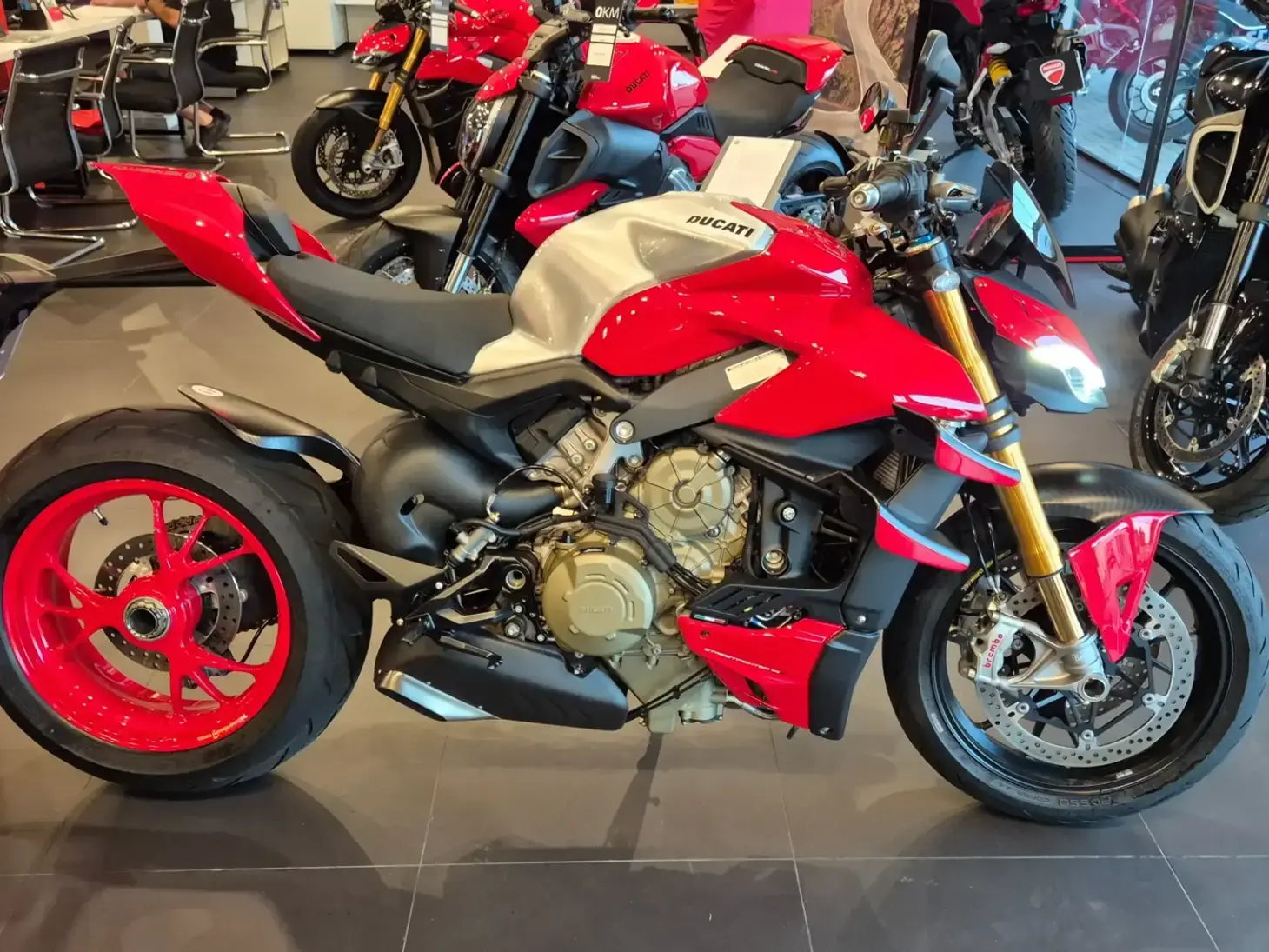 galeria DUCATI STREETFIGHTER V4 S