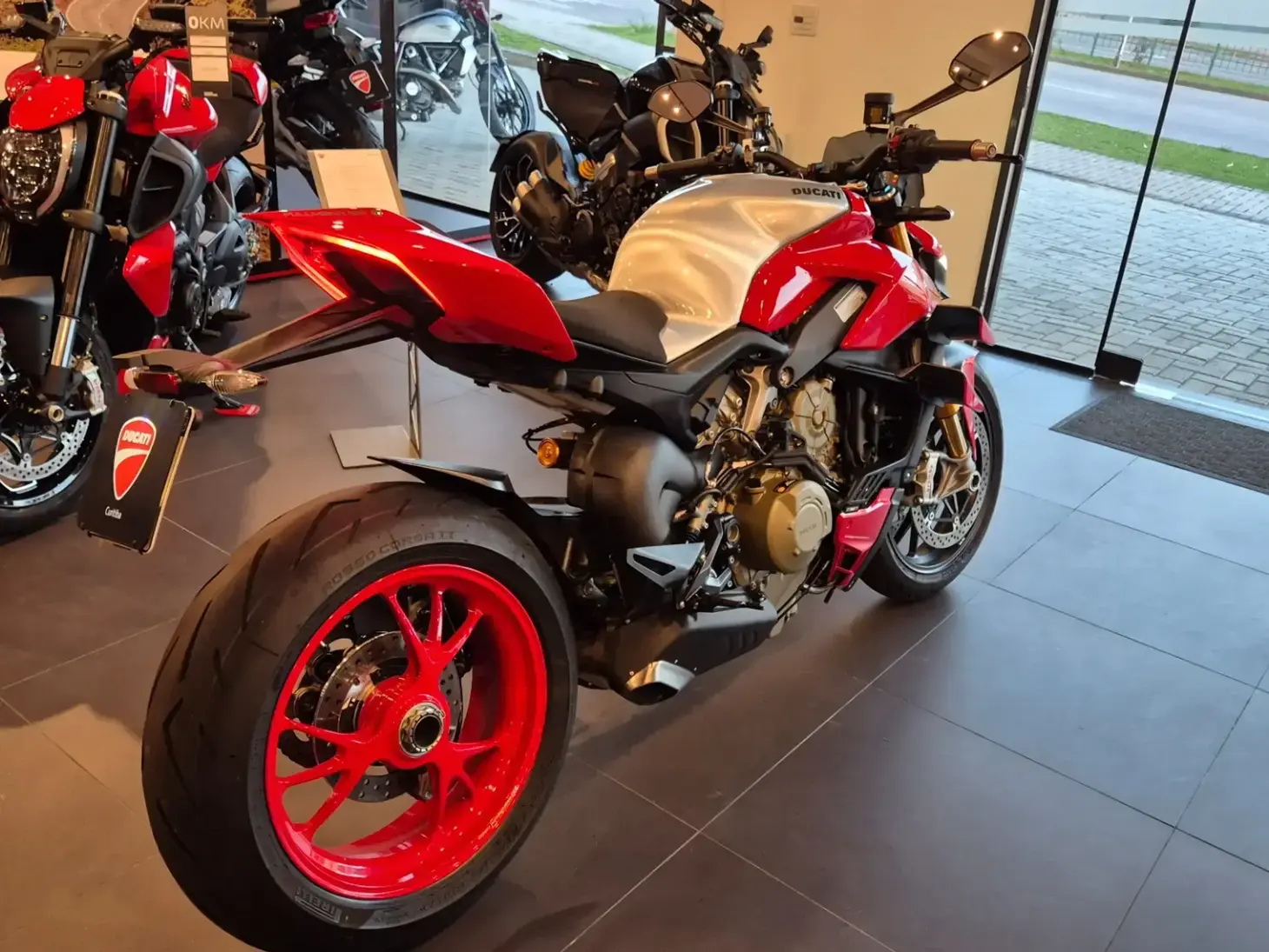 galeria DUCATI STREETFIGHTER V4 S