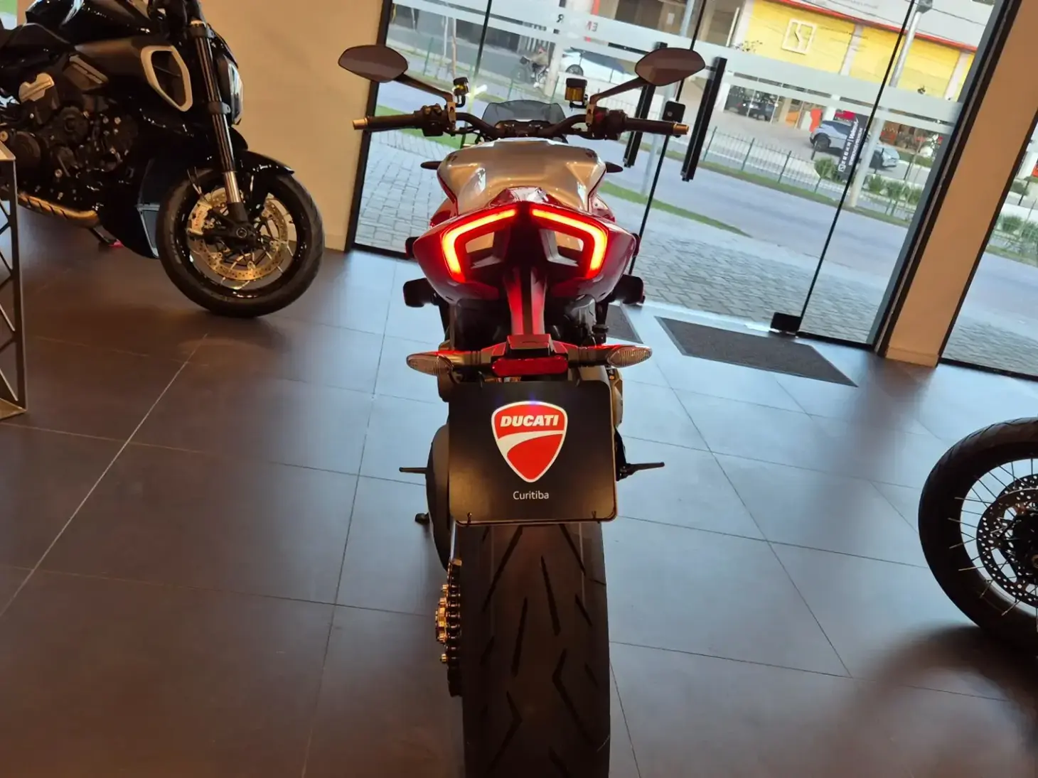 galeria DUCATI STREETFIGHTER V4 S
