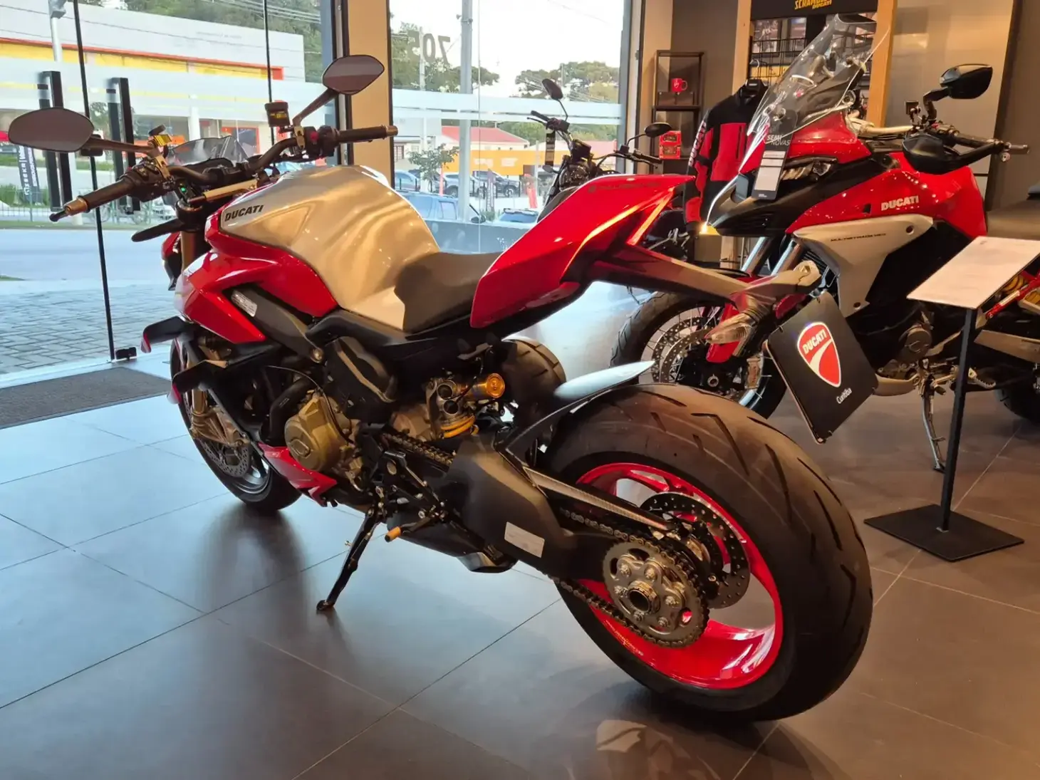 galeria DUCATI STREETFIGHTER V4 S