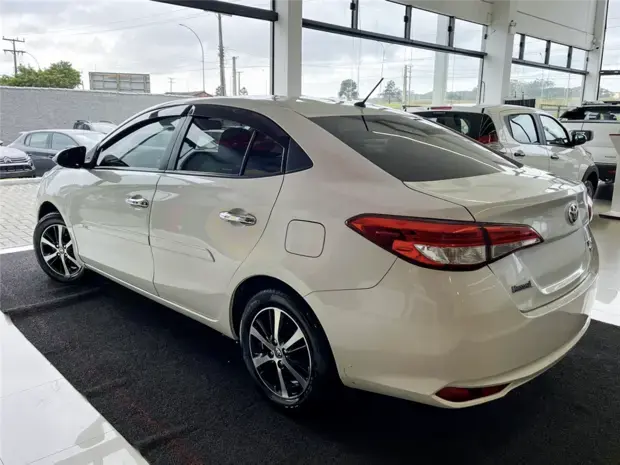 Toyota YARIS 1.5 16V FLEX SEDAN XLS MULTIDRIVE