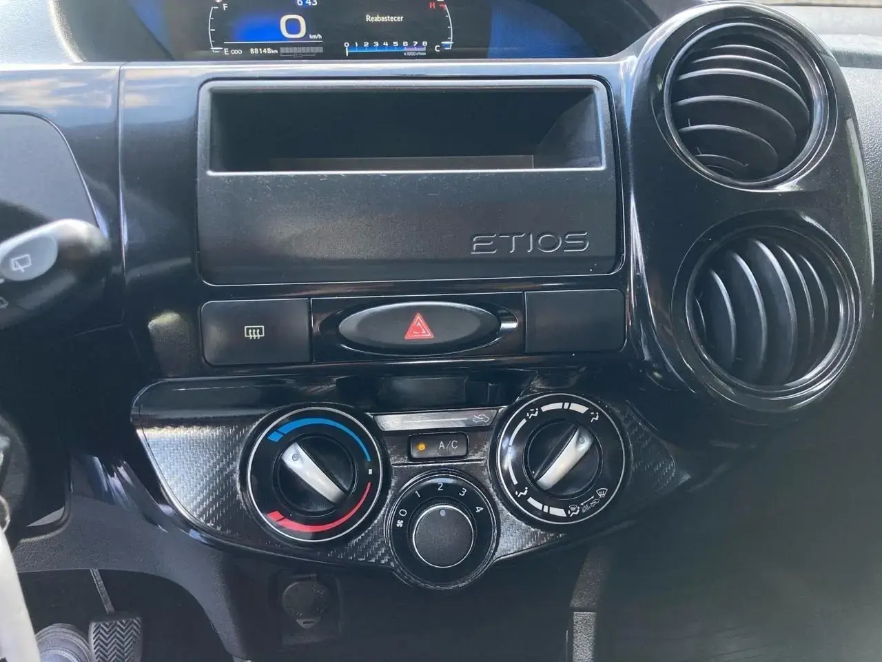 galeria ETIOS X 1.3 Flex 16V 5p Mec.
