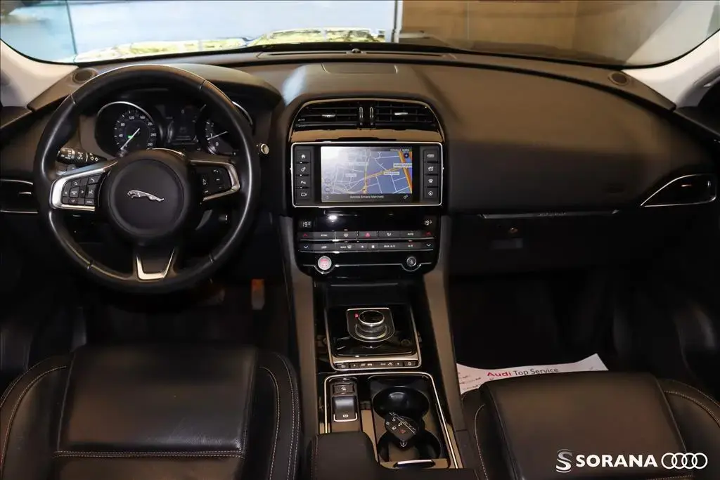 galeria F-PACE