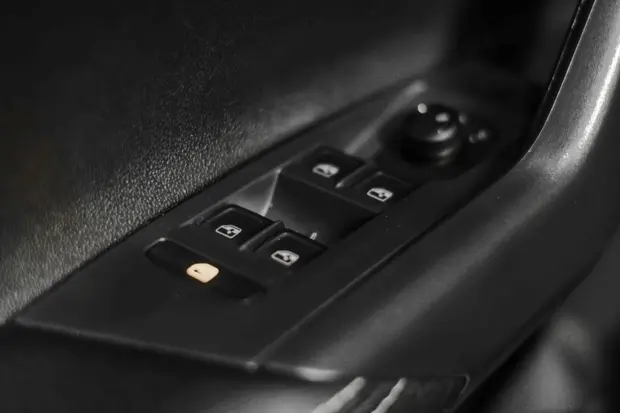 Volkswagen NIVUS 1.0 200 TSI TOTAL FLEX COMFORTLINE AUTOMÁTICO