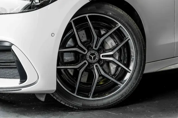Mercedes Benz C 300 2.0 EQ BOOST HÍBRIDO AMG LINE 9G-TRONIC