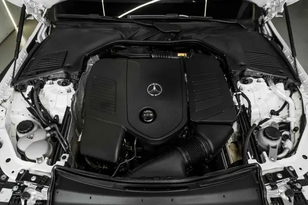 Mercedes Benz C 300 2.0 EQ BOOST HÍBRIDO AMG LINE 9G-TRONIC
