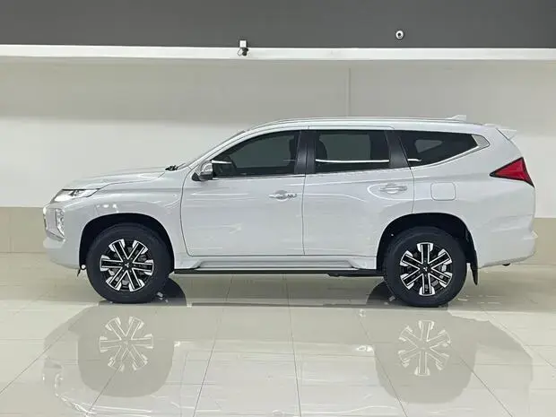Mitsubishi Pajero Sport HPE 2.4