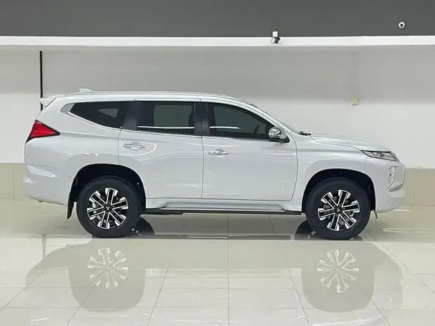 Mitsubishi Pajero Sport HPE 2.4