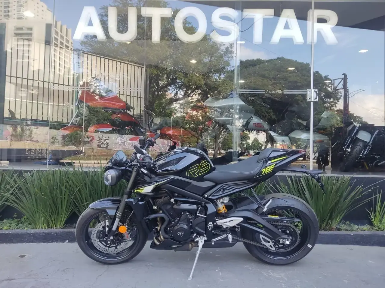 galeria Street Triple 765