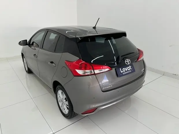 Toyota YARIS 1.3 16V FLEX XL PLUS TECH MULTIDRIVE