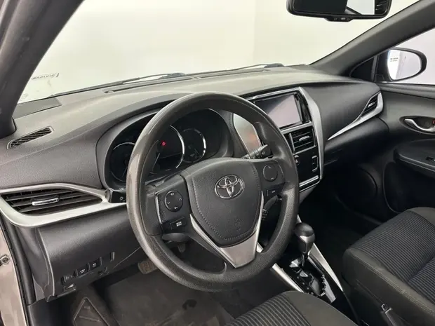 Toyota YARIS 1.3 16V FLEX XL PLUS TECH MULTIDRIVE