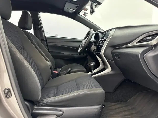 Toyota YARIS 1.3 16V FLEX XL PLUS TECH MULTIDRIVE
