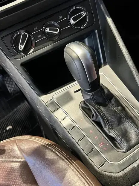 Volkswagen NIVUS 1.0 200 TSI TOTAL FLEX COMFORTLINE AUTOMÁTICO