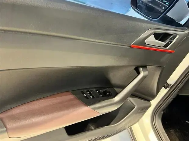 Volkswagen NIVUS 1.0 200 TSI TOTAL FLEX COMFORTLINE AUTOMÁTICO