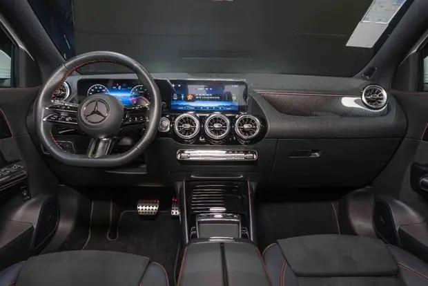 Mercedes Benz GLA 200 1.3 MHEV AMG LINE 7G-DCT